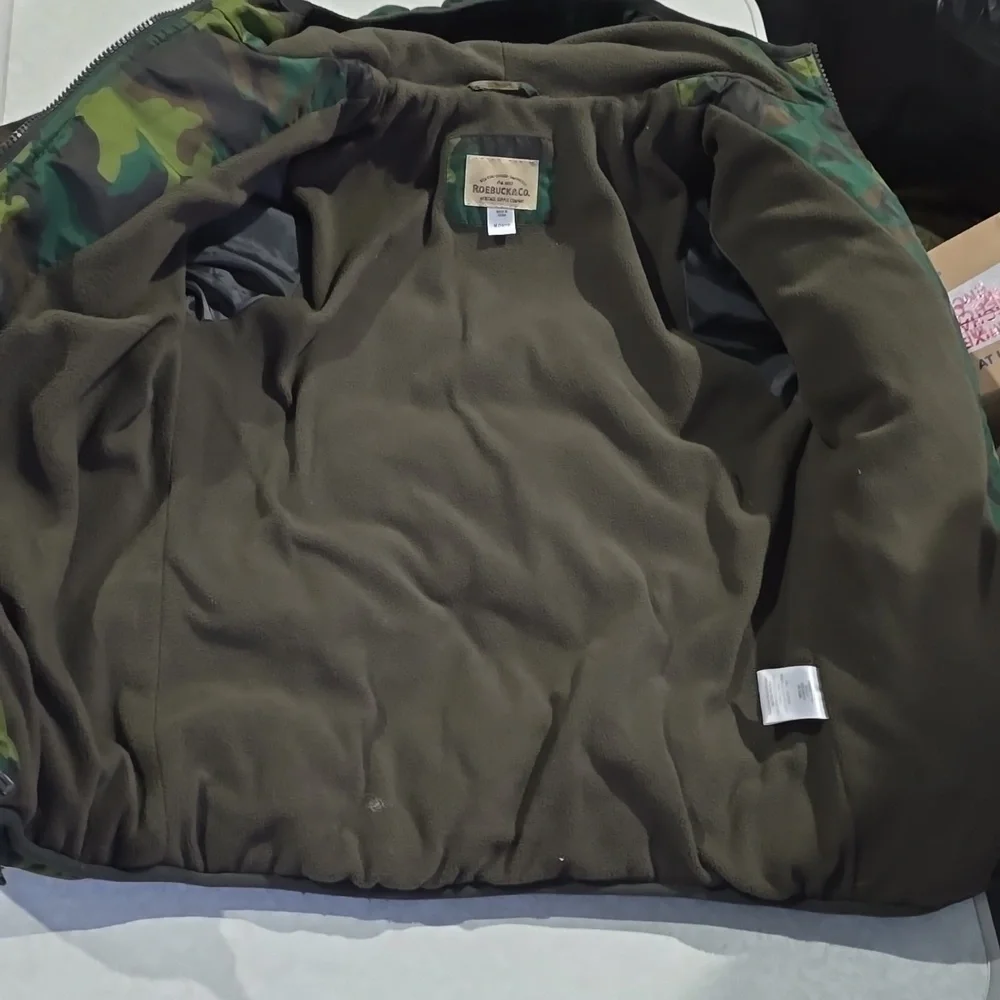 Children's Green Camouflage Puffer Jacket Roebuck &‎ Co.  Size Medium 10-12